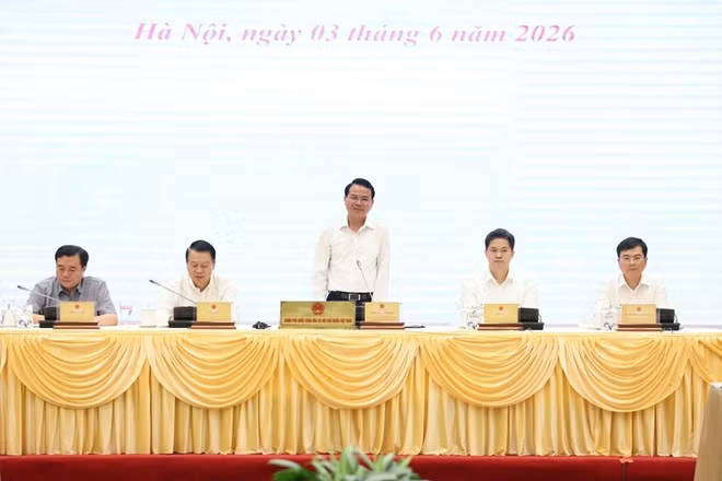Bộ trưởng, Chủ nhiệm Văn phòng Chính phủ Đặng Xuân Phong, Người phát ngôn của Chính phủ, chủ trì họp báo thường kỳ tháng 5/2026. (Ảnh: VGP)