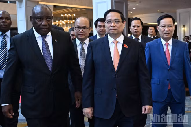 Thủ tướng Chính phủ Phạm Minh Chính và Tổng thống Cộng hòa Nam Phi Matamela Cyril Ramaphosa dự Diễn đàn Doanh nghiệp Việt Nam-Nam Phi. (Ảnh: Trần Hải)