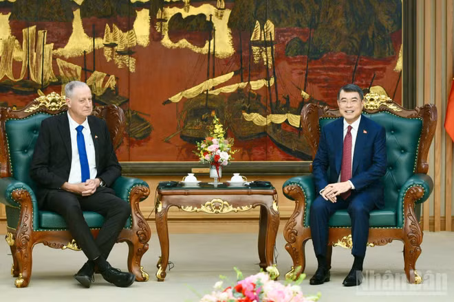Thủ tướng Chính phủ Lê Minh Hưng tiếp Đại sứ Israel tại Việt Nam Yaron Mayer. (Ảnh: THANH GIANG)