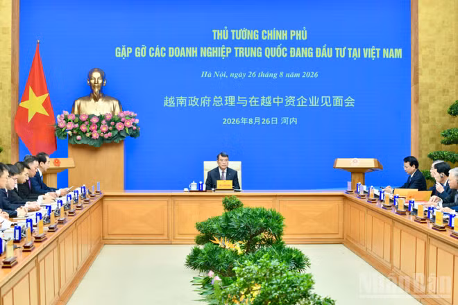 Thủ tướng Chính phủ Lê Minh Hưng chủ trì cuộc gặp gỡ các doanh nghiệp Trung Quốc đang đầu tư tại Việt Nam. (Ảnh: THANH GIANG)
