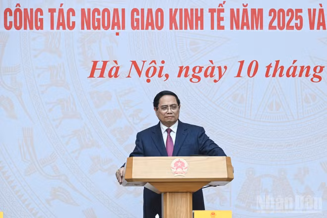 Thủ tướng Chính phủ Phạm Minh Chính phát biểu ý kiến chỉ đạo Hội nghị với các Đại sứ, Trưởng Cơ quan đại diện Việt Nam ở nước ngoài về tổng kết công tác ngoại giao kinh tế năm 2025 và kế hoạch triển khai nhiệm vụ năm 2026. (Ảnh: TRẦN HẢI)
