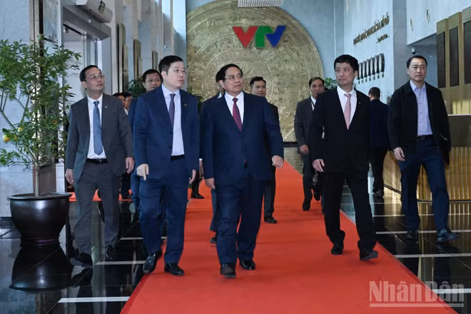 Thủ tướng Chính phủ Phạm Minh Chính tới dự Hội nghị tổng kết công tác năm 2025, triển khai nhiệm vụ năm 2026 của Đài Truyền hình Việt Nam. (Ảnh TRẦN HẢI)