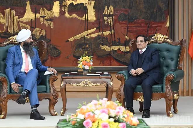 Thủ tướng Chính phủ Phạm Minh Chính tiếp Bộ trưởng Phát triển quốc tế Canada Randeep Sarai. (Ảnh: TRẦN HẢI)
