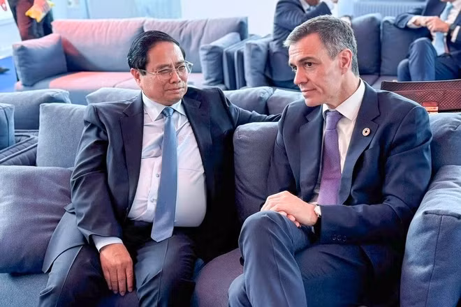 Thủ tướng Chính phủ Phạm Minh Chính đã gặp Thủ tướng Tây Ban Nha Pedro Sanchez. (Ảnh: Nhật Bắc/VGP)