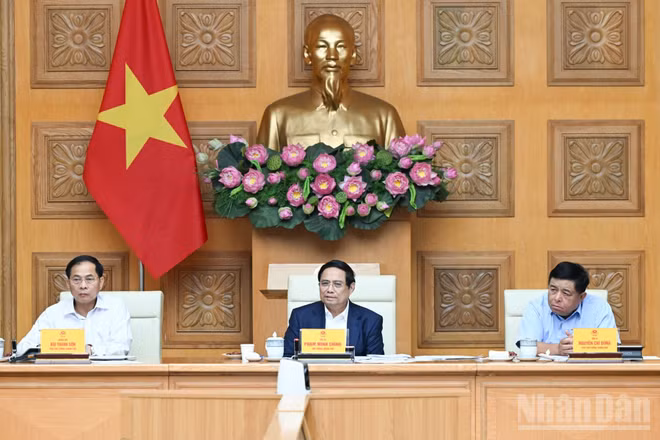 Thủ tướng Chính phủ Phạm Minh Chính chủ trì cuộc họp. (Ảnh: Trần Hải)