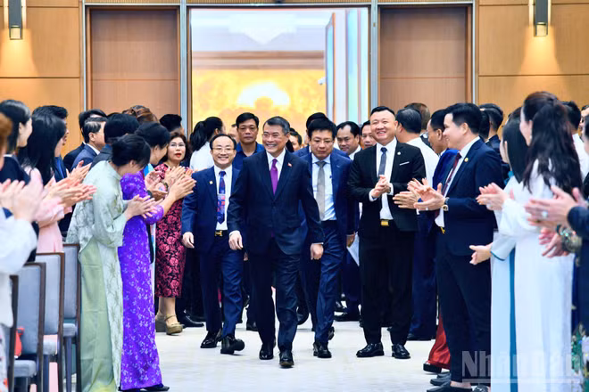 Thủ tướng Chính phủ Lê Minh Hưng tới dự Hội nghị Thường trực Chính phủ với cộng đồng doanh nghiệp. (Ảnh: Thanh Giang)