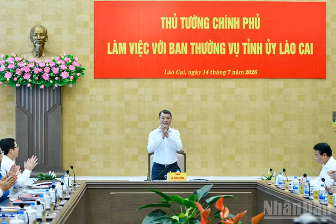 Thủ tướng Chính phủ Lê Minh Hưng chủ trì cuộc làm việc với Ban Thường vụ Tỉnh ủy Lào Cai. (Ảnh: Thanh Giang)