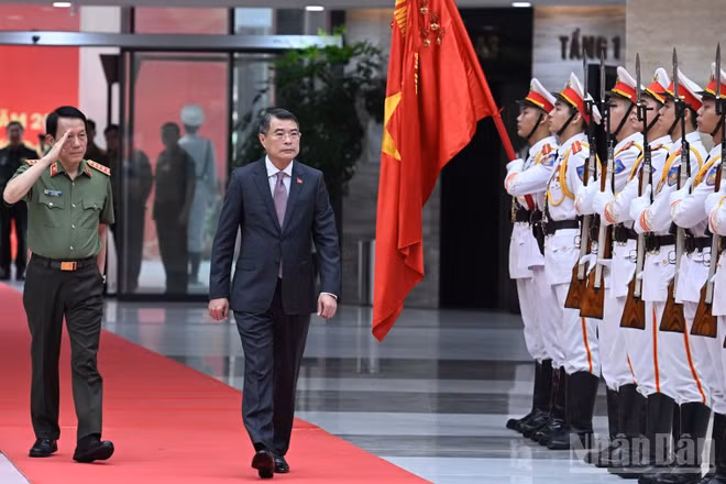Thủ tướng Chính phủ Lê Minh Hưng đến dự và chỉ đạo Hội nghị sơ kết công tác công an 6 tháng đầu năm 2026 và sơ kết 1 năm tổ chức Công an địa phương 2 cấp gắn với địa giới hành chính mới. (Ảnh: TRẦN HẢI)