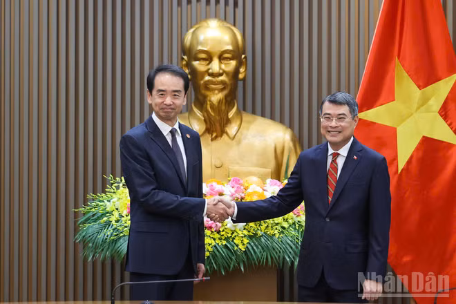 Thủ tướng Chính phủ Lê Minh Hưng và Đại sứ Trung Quốc tại Việt Nam Hà Vĩ. (Ảnh: THANH GIANG)