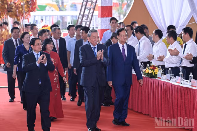 Tổng Bí thư Tô Lâm, Thủ tướng Phạm Minh Chính và các đồng chí lãnh đạo, nguyên lãnh đạo Đảng, Nhà nước tới dự Lễ khánh thành, khởi công các dự án, công trình chào mừng kỷ niệm 80 năm Quốc khánh. (Ảnh: Trần Hải)