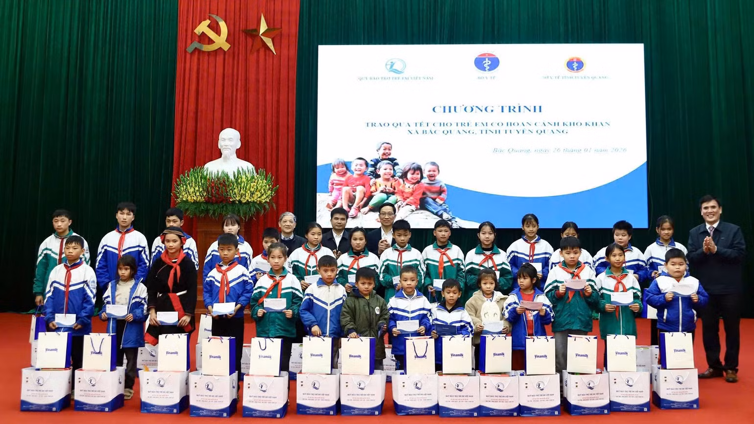 quy-bao-tro-tre-em-vietnam-tang-qua-tre-em-tuyen-quang-tet-binh-ngo-2026.jpg