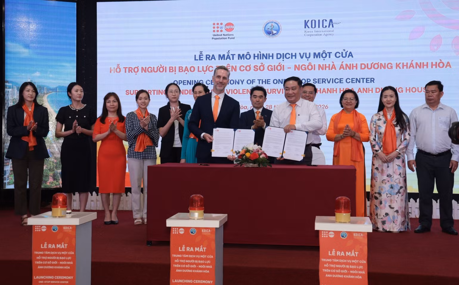 ra-mat-ngoi-nha-anh-duong-khanh-hoa-1.jpg