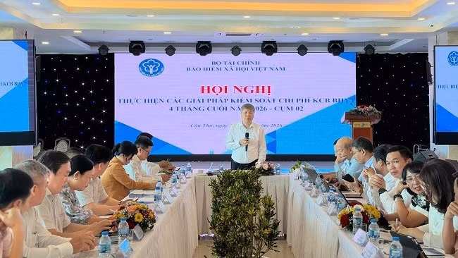 hoi-nghi-ve-kham-chua-benh-bao-hiem-y-te-cua-bhxh-vietnam.jpg