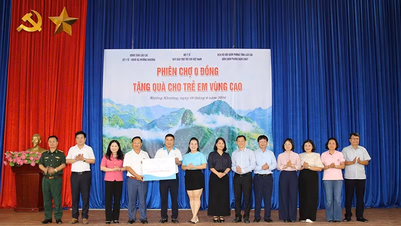 trao-24-ty-dong-ho-tro-tre-em-xa-muong-khuong-lao-cai.jpg