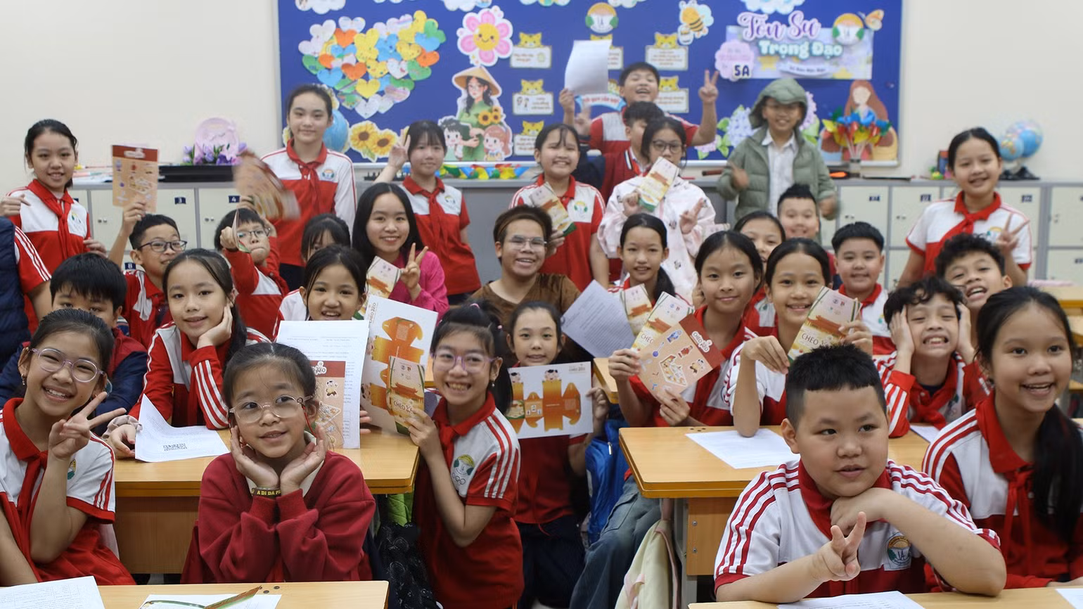 hoc-sinh-tham-gia-school-tour.jpg