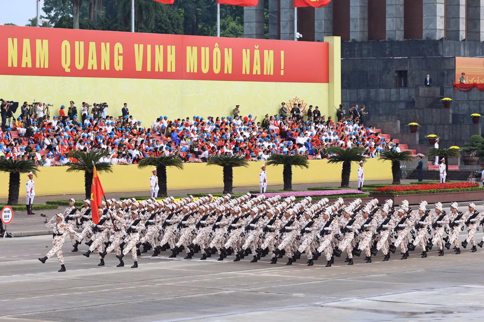 khoi-dieu-binh-qua-quang-truong-ba-dinh-2.jpg