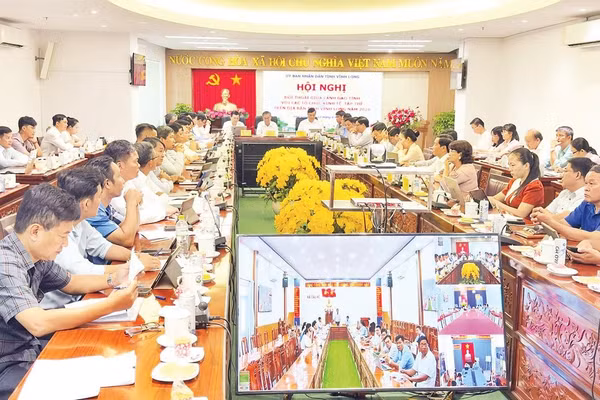 Buổi đối thoại giữa lãnh đạo tỉnh với các tổ chức kinh tế tập thể.