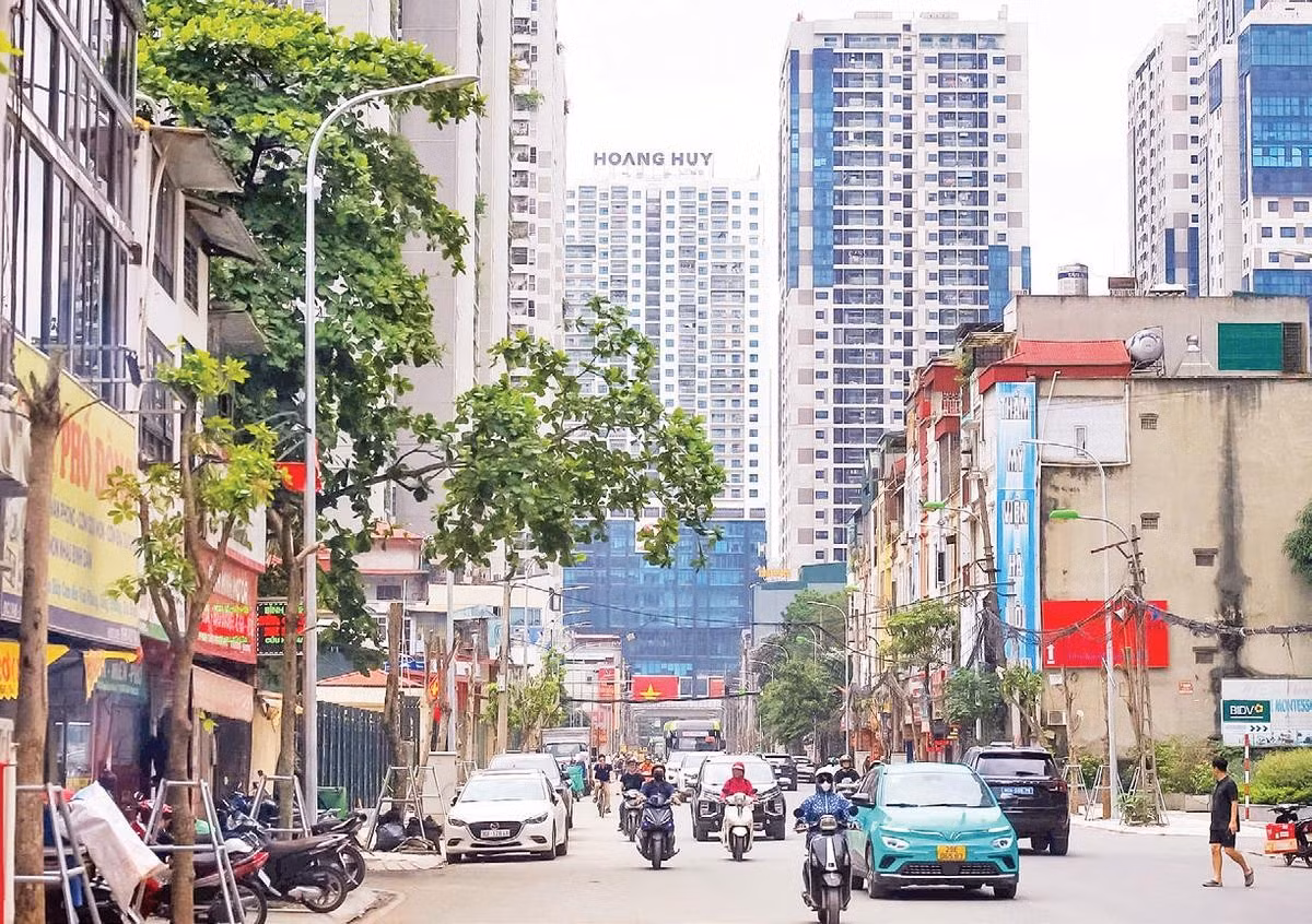 Phố Nguyễn Tuân sau khi được mở rộng đã khang trang, giảm ùn tắc (Ảnh DUY KHÁNH)