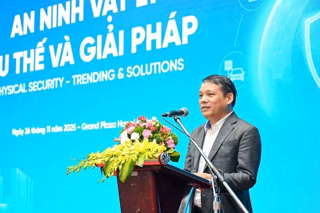 Thượng tá Nguyễn Đình Tuấn, Phó Tổng Giám đốc MobiFone phát biểu chào mừng hội thảo.