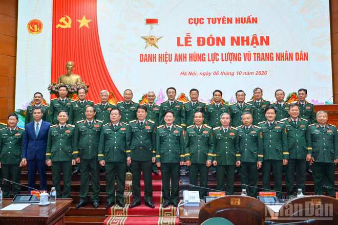 Các đại biểu tại Lễ đón nhận. (Ảnh: THẾ ĐẠI)