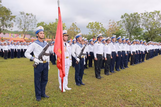 Các chiến sĩ mới sẵn sàng bước vào mùa huấn luyện đầu tiên trong quân ngũ.