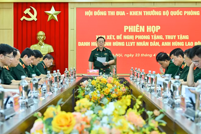 Đại tướng Nguyễn Trọng Nghĩa chủ trì phiên họp.