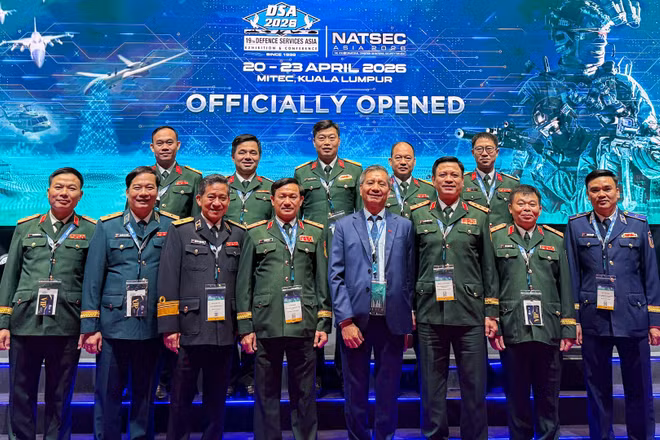 Đoàn đại biểu Việt Nam tại Lễ khai mạc triển lãm. 
