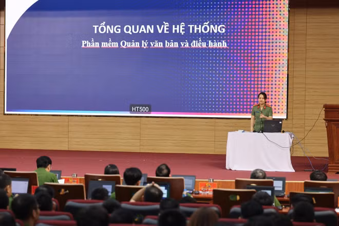 Giáo viên hướng dẫn của Cục Công nghệ thông tin.