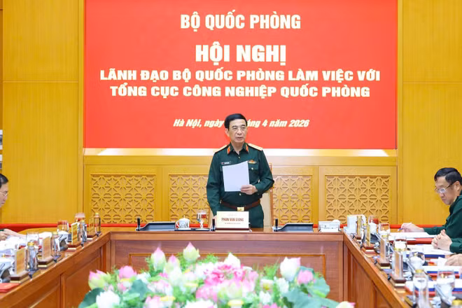 Đại tướng Phan Văn Giang chủ trì hội nghị.