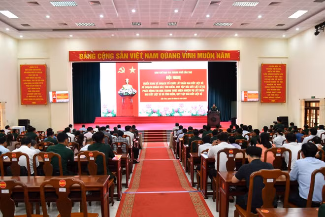 Toàn cảnh hội nghị.
