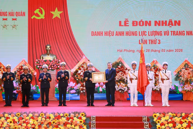 Tổng Bí thư, Chủ tịch nước Tô Lâm trao danh hiệu Anh hùng Lực lượng vũ trang nhân dân lần 3 tặng Quân chủng Hải quân.