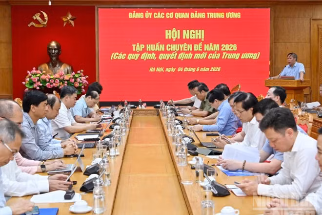 Hội nghị tập huấn chuyên đề năm 2026 về các quy định, quyết định mới của Trung ương. (Ảnh: THỦY NGUYÊN)