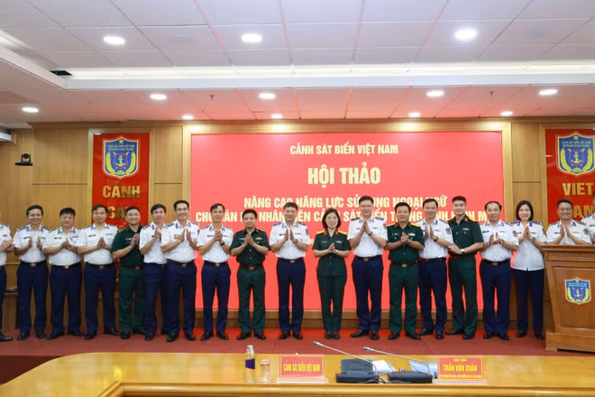 Các đại biểu tại hội thảo.