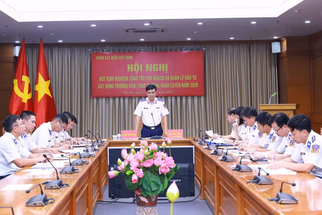 Thiếu tướng Trần Văn Lượng kiểm tra công tác đầu tư xây dựng thao trường huấn luyện của Bộ Tư lệnh Vùng Cảnh sát biển 1.