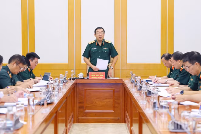 Thượng tướng Phạm Hoài Nam chủ trì buổi làm việc.