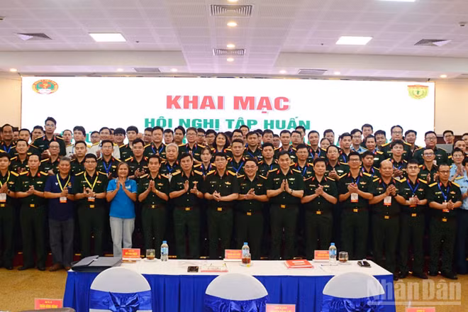 Các đại biểu tại khai mạc lớp tập huấn.
