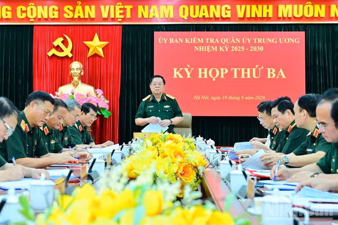 Đại tướng Nguyễn Trọng Nghĩa phát biểu tại kỳ họp. (Ảnh: QUANG PHONG)