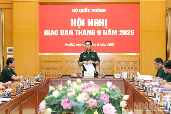 Đại tướng Phan Văn Giang chủ trì hội nghị. (Ảnh: QUANG PHONG)