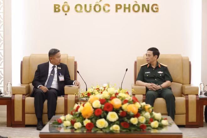 Đại tướng Phan Văn Giang và Trung tướng Adul Boonthumjaroen tại cuộc hội kiến.