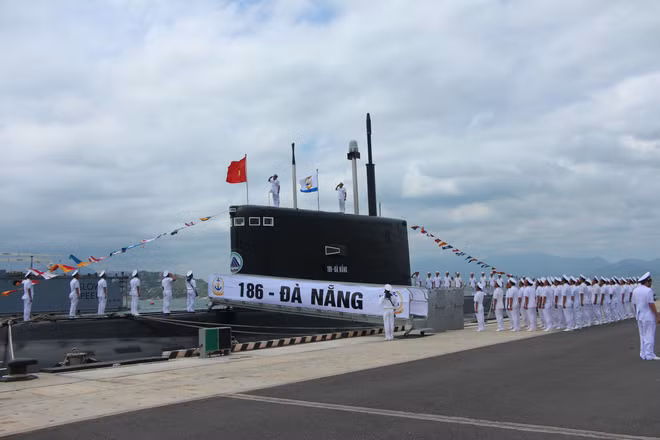 Lễ thượng cờ tàu 186-Đà Nẵng.