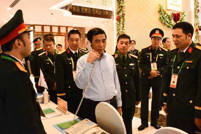 Đại tướng Phan Văn Giang trực tiếp kiểm tra các điều kiện bảo đảm phục vụ đại biểu.