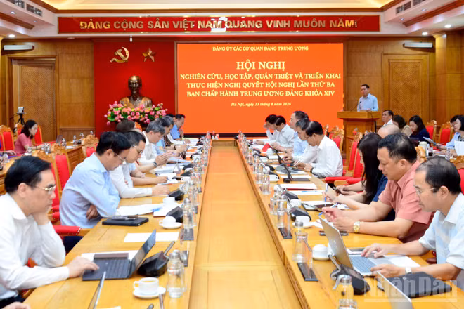 Quang cảnh Hội nghị nghiên cứu, học tập, quán triệt và triển khai thực hiện Nghị quyết Hội nghị Trung ương lần thứ ba, Ban Chấp hành Trung ương Đảng khóa XIV do Đảng ủy các cơ quan Đảng Trung ương tổ chức. (Ảnh: PHẠM CƯỜNG)