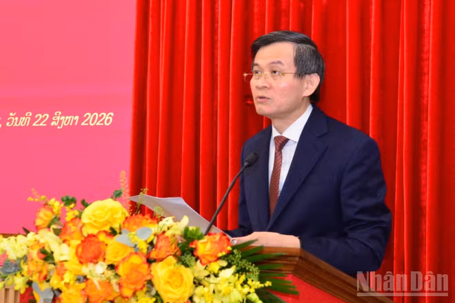 Đồng chí Đoàn Minh Huấn, Ủy viên Bộ Chính trị, Giám đốc Học viện Chính trị quốc gia Hồ Chí Minh phát biểu tại buổi tiếp. (Ảnh: PHẠM CƯỜNG)