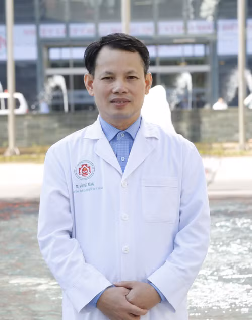 Đại tá Vũ Viết Sáng, Chủ nhiệm Khoa Bệnh lây đường hô hấp và hồi sức, Phó Viện trưởng Viện Lâm sàng các Bệnh truyền nhiễm. Đại tá Vũ Viết Sáng, Chủ nhiệm Khoa Bệnh lây đường hô hấp và hồi sức, Phó Viện trưởng Viện Lâm sàng các Bệnh truyền nhiễm.
