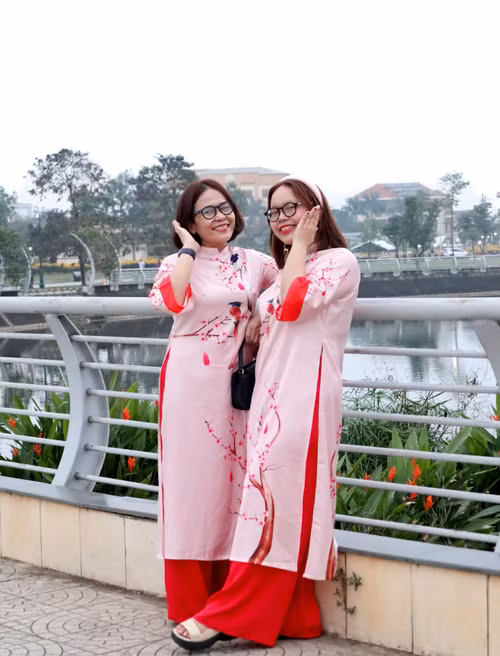 Chị Nguyễn Thị Xuân Nhàn và con gái Trần Ngọc Tâm Phúc.