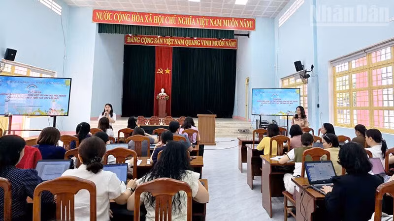 Quang cảnh buổi tập huấn.