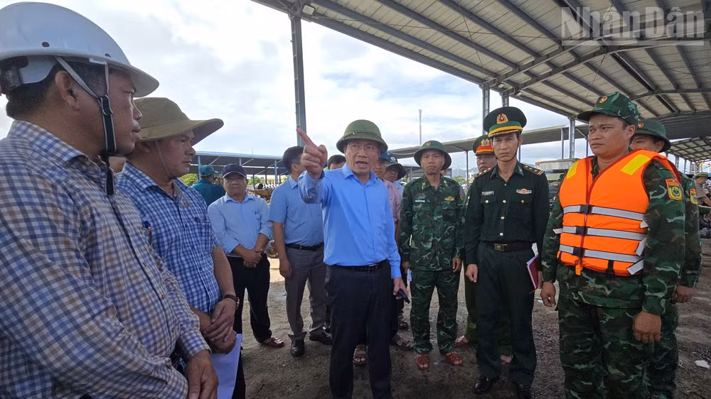 Lãnh đạo tỉnh Gia Lai kiểm tra công tác phòng, chống bão tại cảng cá Đề Gi.