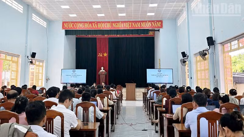 Quang cảnh buổi tập huấn.