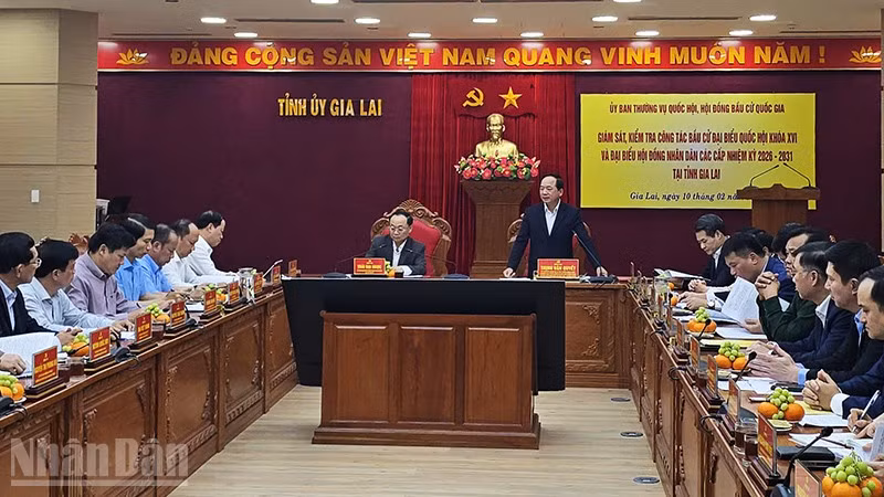 Quang cảnh buổi làm việc