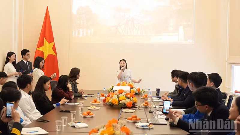 Văn nghệ chào mừng Hội nghị. (Ảnh: XUÂN HƯNG)